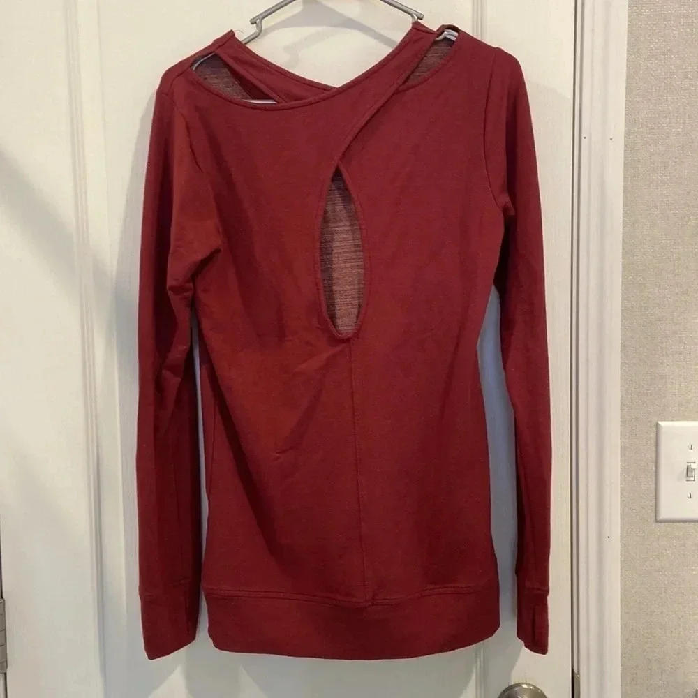 BCG long sleeve athletic shirt, size small maroon - Picture 4 of 6